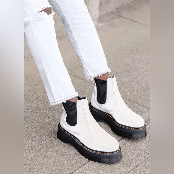 NWT/NWOB Dr. Martens 2976 Chelsea Quad White Platform Boots in US 6 - Picture 1 of 13